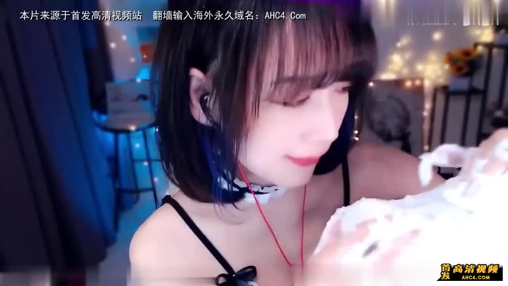 ASMR低胸女仆装服侍主人角色扮演圈圈儿